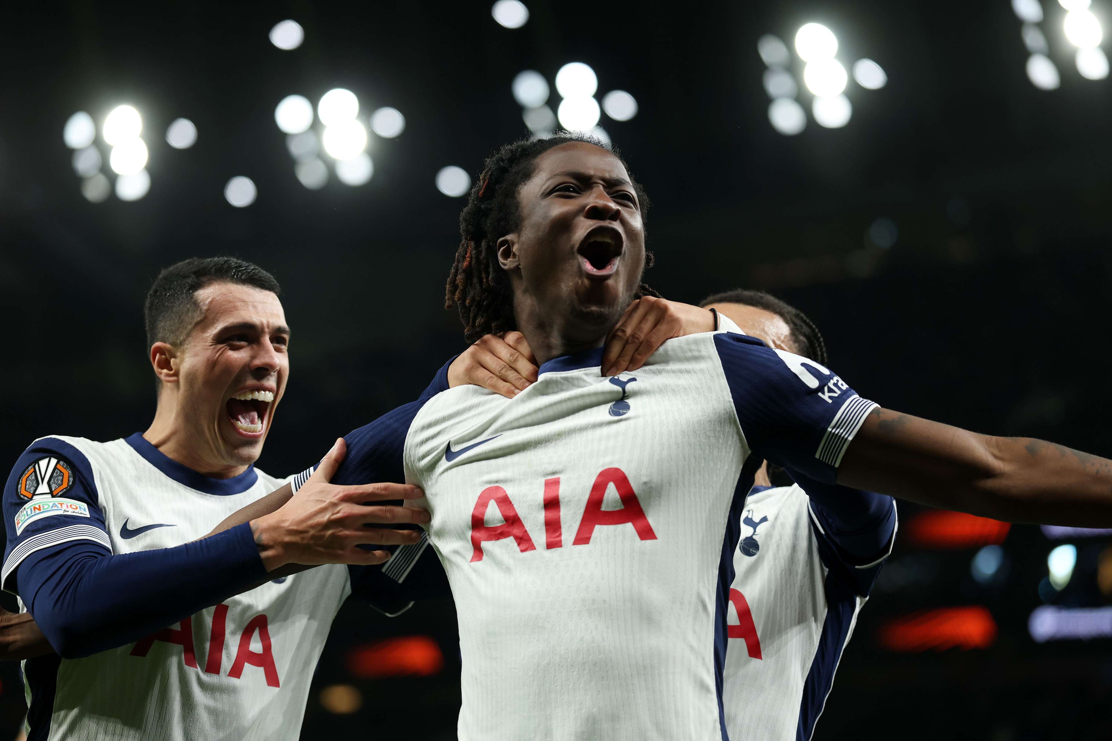 揭幕战中 揭幕战中